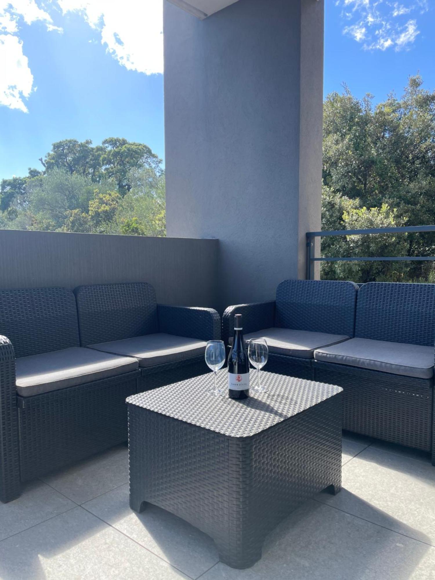 Bel Appartement Spacieux A Porto-Vecchio, 10Min A Pieds Du Centre Ville エクステリア 写真