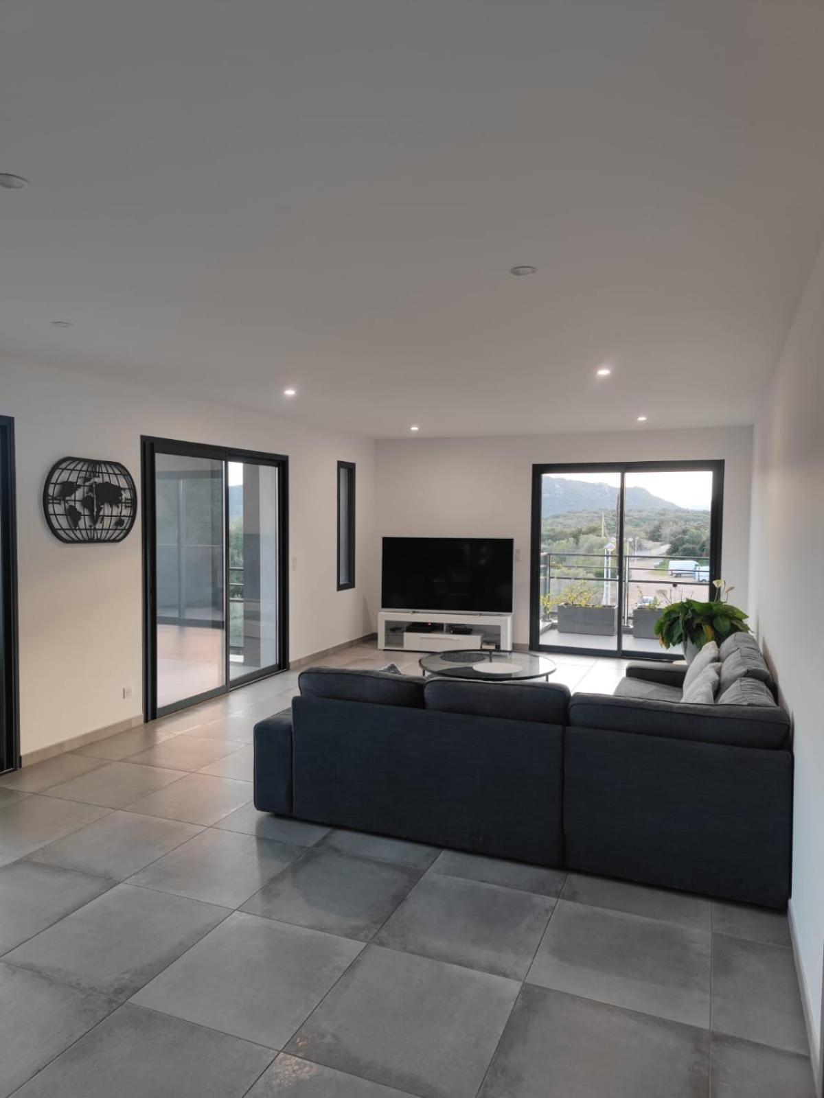 Bel Appartement Spacieux A Porto-Vecchio, 10Min A Pieds Du Centre Ville エクステリア 写真