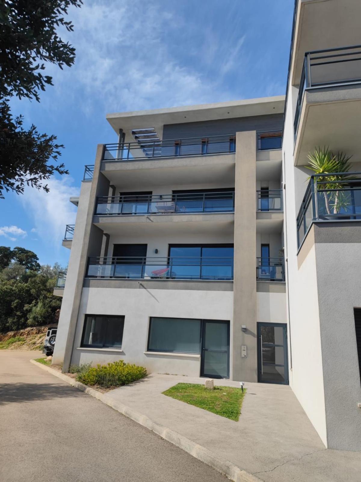 Bel Appartement Spacieux A Porto-Vecchio, 10Min A Pieds Du Centre Ville エクステリア 写真